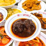 Restoran Padang Garuda 7 makanan di meja